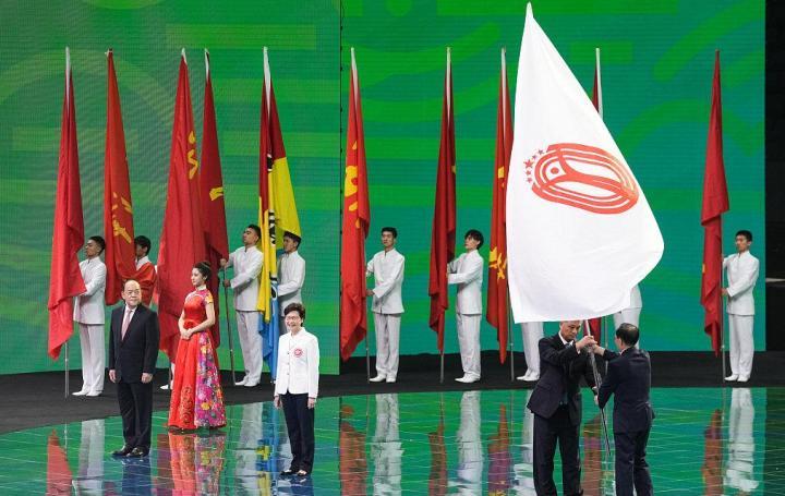 2025新澳门和香港正版免费资本车，精选解析，全面释义、解释与落实